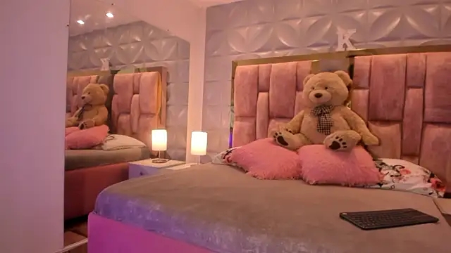 Snapshot of Paris_Velvet chatting on 02.11.26 Paris Velvet online show from 02.11.26