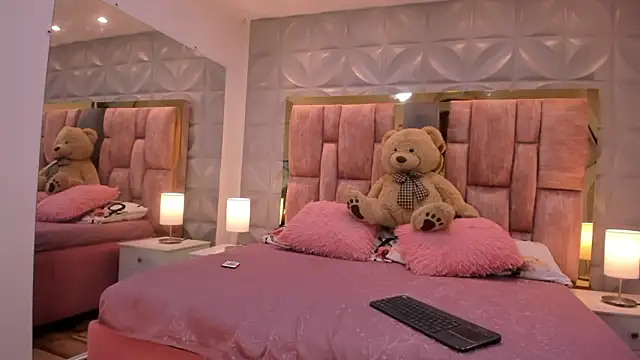 Snapshot of Paris_Velvet chatting on 03.02.26 Paris Velvet online show from 03.02.26