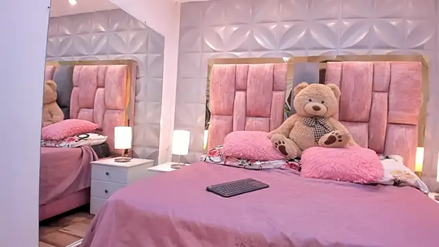 Paris Velvet online show from 04.06.26