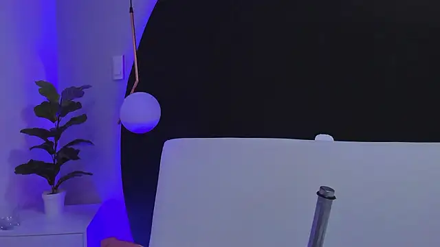 lunamiller 01 online show from 03.18.26