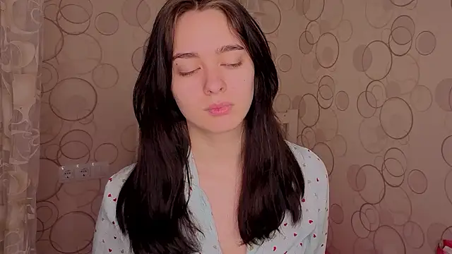 Snapshot of GinnyKittle chatting on 02.10.26 GinnyKittle online show from 02.10.26