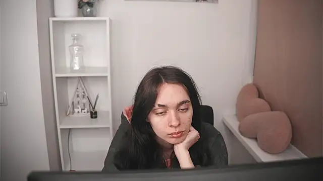 Snapshot of GinnyKittle chatting on 03.01.26 GinnyKittle online show from 03.01.26