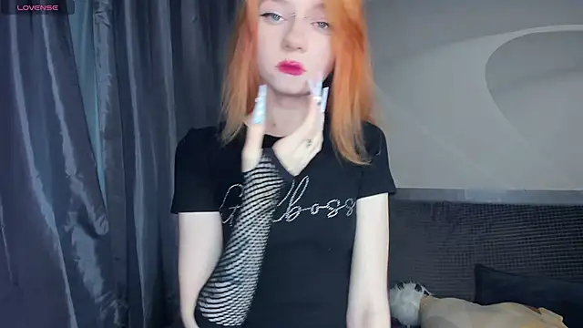 Snapshot of TarynPalek chatting on 06.18.26 TarynPalek online show from 06.18.26