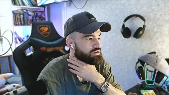 Snapshot of _Mostly_ chatting on 04.07.26 Mostly online show from 04.07.26