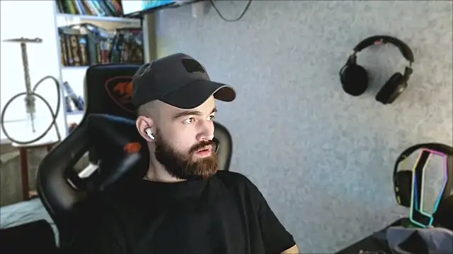 Snapshot of _Mostly_ chatting on 04.14.26 Mostly online show from 04.14.26