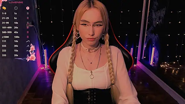 Snapshot of crybambi chatting on 04.15.26 crybambi online show from 04.15.26