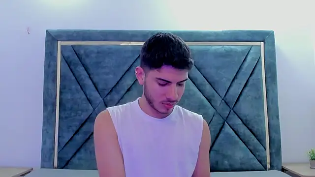 Snapshot of Apolo_Gray chatting on 02.18.26 Apolo Gray online show from 02.18.26