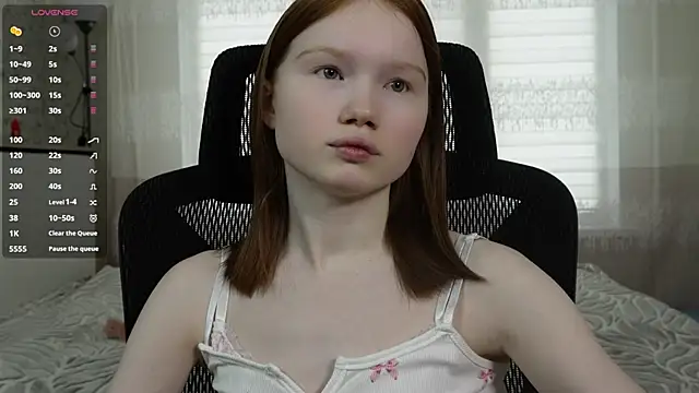 Snapshot of Nellie_baby chatting on 02.08.26 Nellie baby online show from 02.08.26