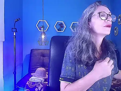 Snapshot of laurasofia45 chatting on 02.17.26 laurasofia45 online show from 02.17.26