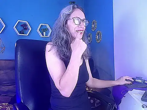 Snapshot of laurasofia45 chatting on 02.17.26 laurasofia45 online show from 02.17.26