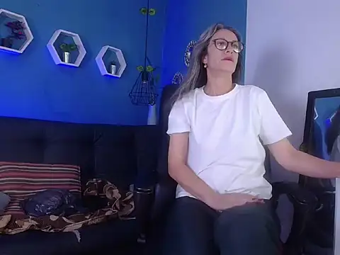 Snapshot of laurasofia45 chatting on 03.01.26 laurasofia45 online show from 03.01.26