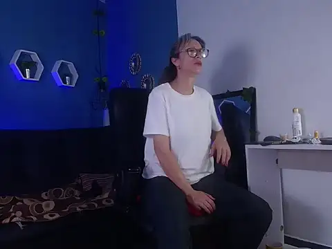 Snapshot of laurasofia45 chatting on 03.01.26 laurasofia45 online show from 03.01.26