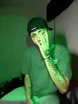 Snapshot of sableye21 chatting on 04.14.26 sableye21 online show from 04.14.26