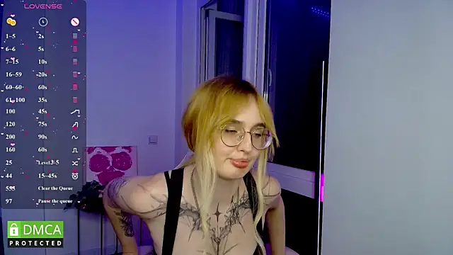 AdeLuna online show from 06.04.26