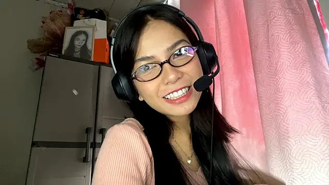 Snapshot of ConstancePorrini chatting on 02.19.26 ConstancePorrini online show from 02.19.26