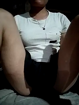 Snapshot of Momo-biki chatting on 06.07.26 Momo-biki online show from 06.07.26