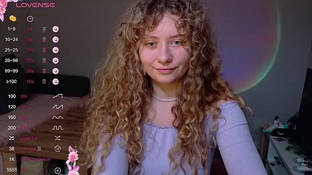 Snapshot of Milounee chatting on 06.28.26 Milounee online show from 06.28.26