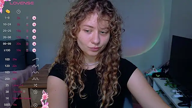 Snapshot of Milounee chatting on 07.05.26 Milounee online show from 07.05.26