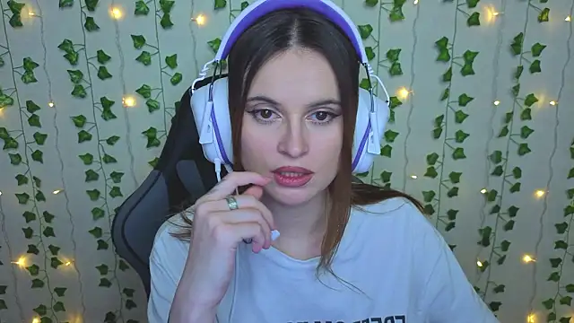 Snapshot of AliceIMonta chatting on 02.21.26 AliceIMonta online show from 02.21.26