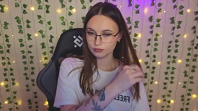 Snapshot of AliceIMonta chatting on 02.22.26 AliceIMonta online show from 02.22.26