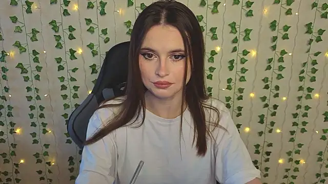 Snapshot of AliceIMonta chatting on 02.25.26 AliceIMonta online show from 02.25.26