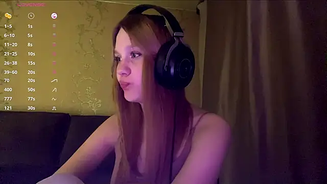 Snapshot of axin_burnell chatting on 06.26.26 axin burnell online show from 06.26.26