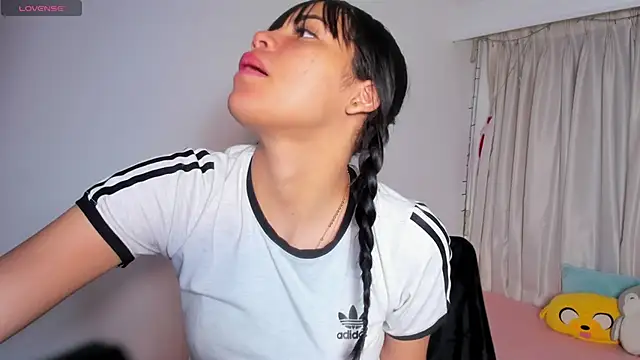 Snapshot of kendall_hernandez chatting on 02.16.26 kendall hernandez online show from 02.16.26