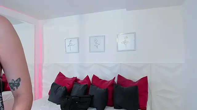 naomi amoretti online show from 02.11.26