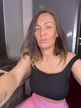 Snapshot of DivineAmely chatting on 02.11.26 DivineAmely online show from 02.11.26