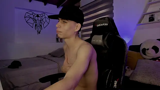 Snapshot of juan_posada chatting on 02.11.26 juan posada online show from 02.11.26