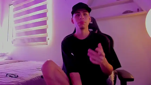 Snapshot of juan_posada chatting on 02.19.26 juan posada online show from 02.19.26