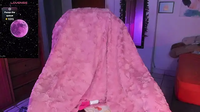 Snapshot of sunflowerr_ chatting on 02.21.26 sunflowerr online show from 02.21.26