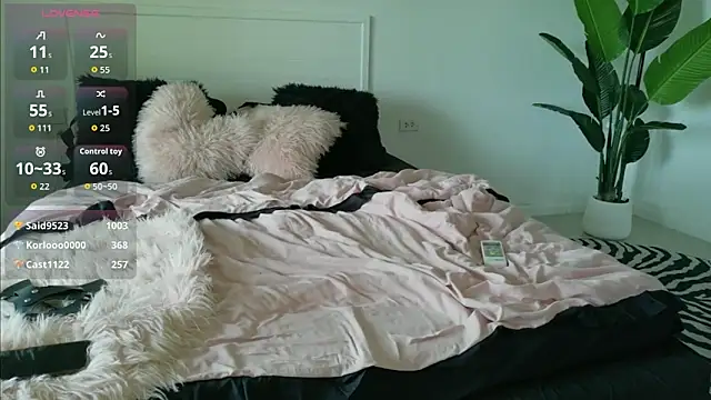 Snapshot of SweetLucyX chatting on 05.15.26 SweetLucyX online show from 05.15.26