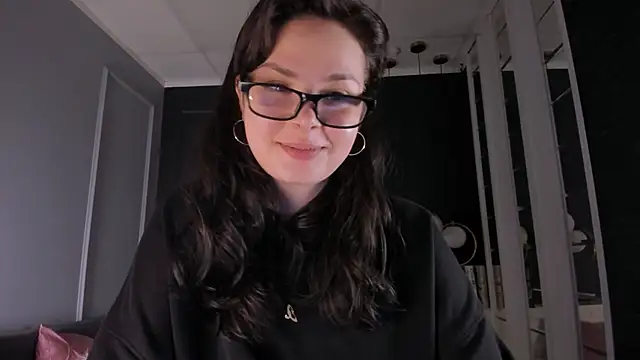 Maykinkya online show from 04.15.26