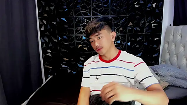 xlovercutietwink online show from 04.05.26