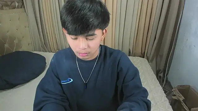 Snapshot of xlovercutietwink chatting on 04.13.26 xlovercutietwink online show from 04.13.26