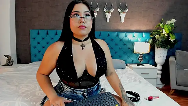 LunnaMoretti online show from 04.04.26