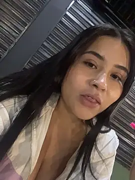 LunnaMoretti online show from 04.17.26