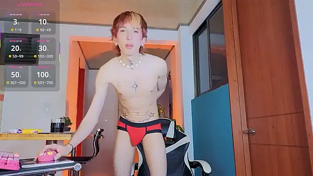 Snapshot of golden_twink_ chatting on 02.06.26 golden twink online show from 02.06.26