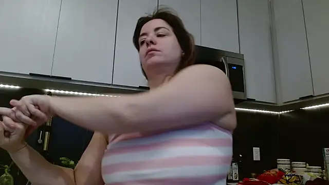 Snapshot of HazelSkyesChat chatting on 02.19.26 HazelSkyesChat online show from 02.19.26