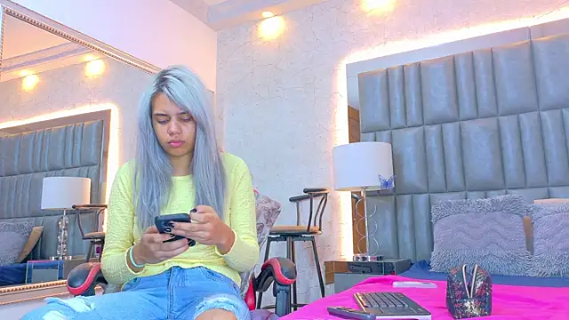 AlanaHouston online show from 04.15.26