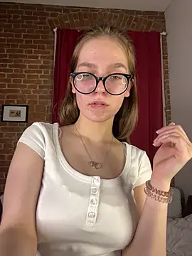 MyKittySayMeow online show from 04.03.26