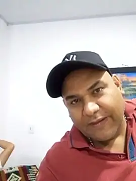 Snapshot of wessAndSandri chatting on 02.14.26 wessAndSandri online show from 02.14.26