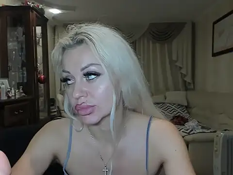 Snapshot of Roxxxy_Royce chatting on 07.18.26 Roxxxy Royce online show from 07.18.26