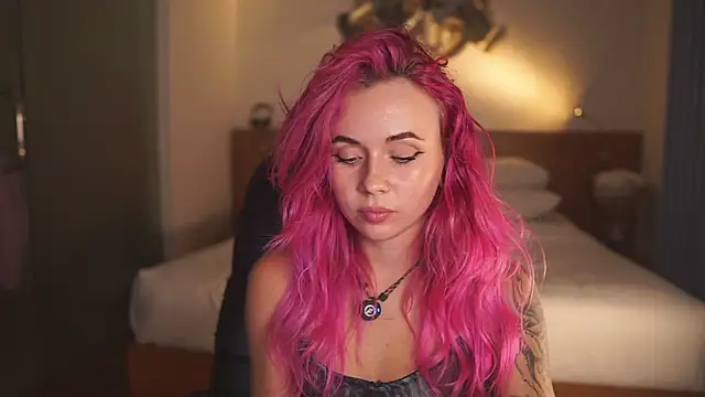 Sarah Pink online show from 05.01.26