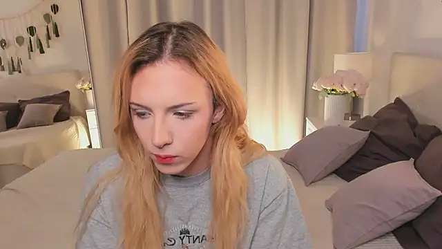 Snapshot of Tiffany__King chatting on 04.14.26 Tiffany King online show from 04.14.26