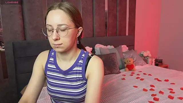 LillAlice online show from 02.10.26