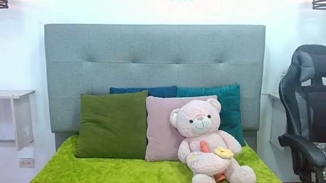 Sophia Valentina online show from 03.20.26