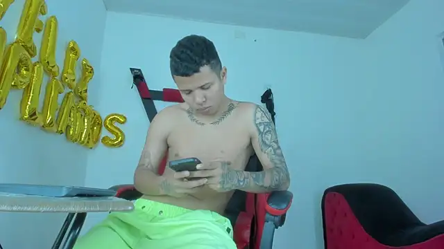 Snapshot of Steven_and_Camilo18 chatting on 02.11.26 Steven and Camilo18 online show from 02.11.26