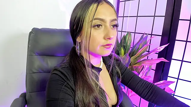 Giselle Laurens  online show from 03.28.26